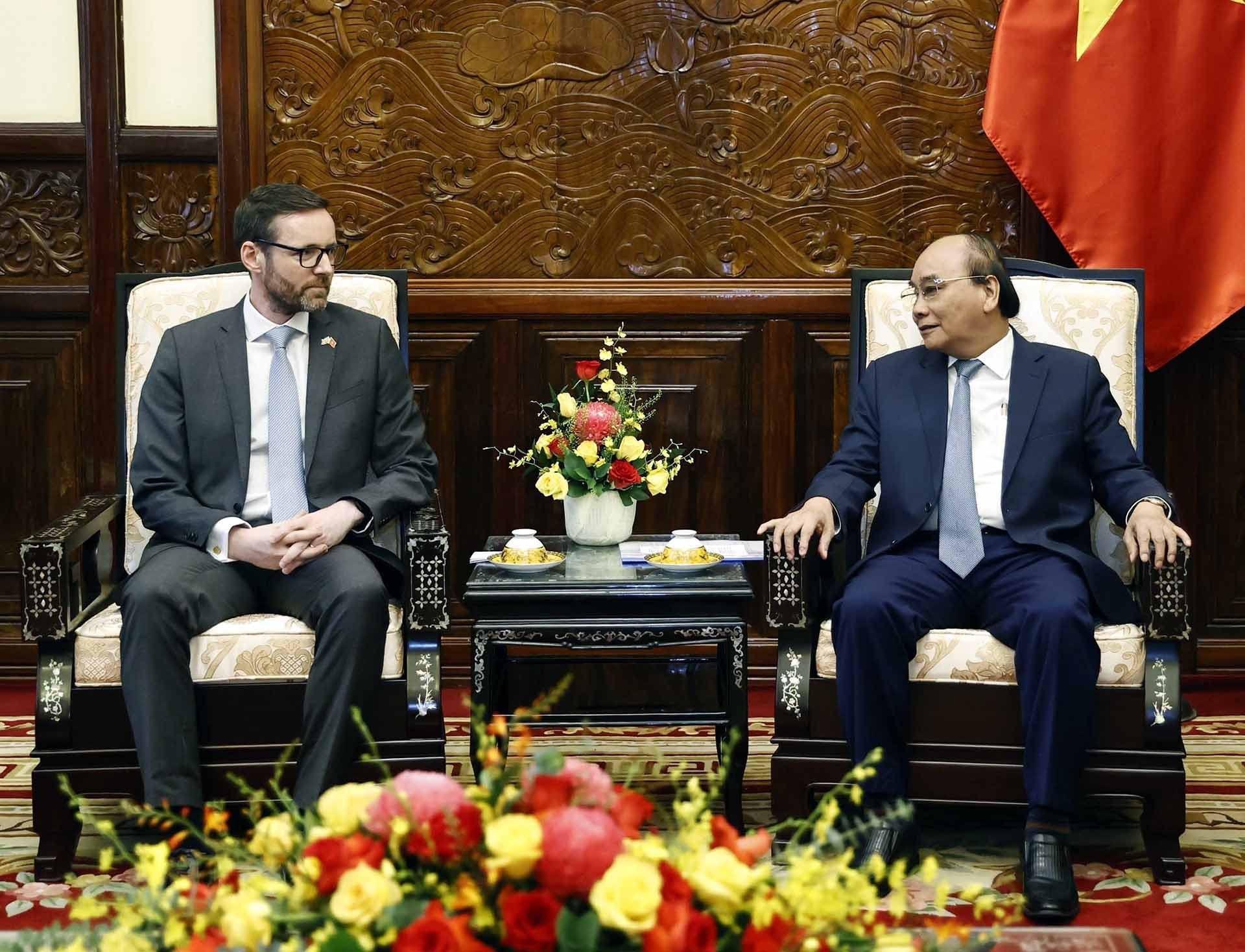 Chủ tịch nước Nguyễn Xuân Phúc tiếp các Đại sứ Anh, Na Uy, Đan Mạch và Czech trình Quốc thư Chủ tịch nước Nguyễn Xuân Phúc tiếp các Đại sứ Anh, Na Uy, Đan Mạch và Czech trình Quốc thư