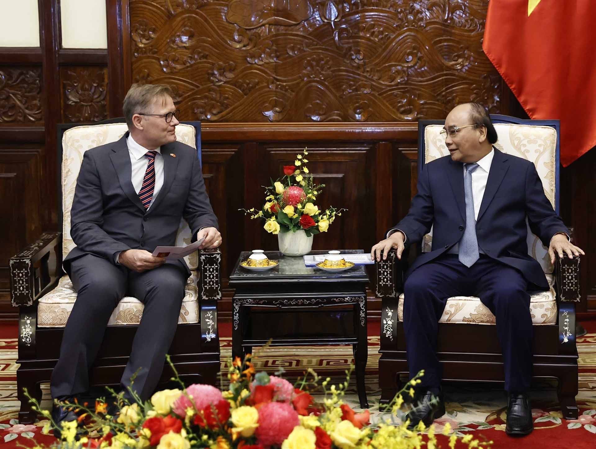 Chủ tịch nước Nguyễn Xuân Phúc tiếp các Đại sứ Anh, Na Uy, Đan Mạch và Czech trình Quốc thư Chủ tịch nước Nguyễn Xuân Phúc tiếp các Đại sứ Anh, Na Uy, Đan Mạch và Czech trình Quốc thư