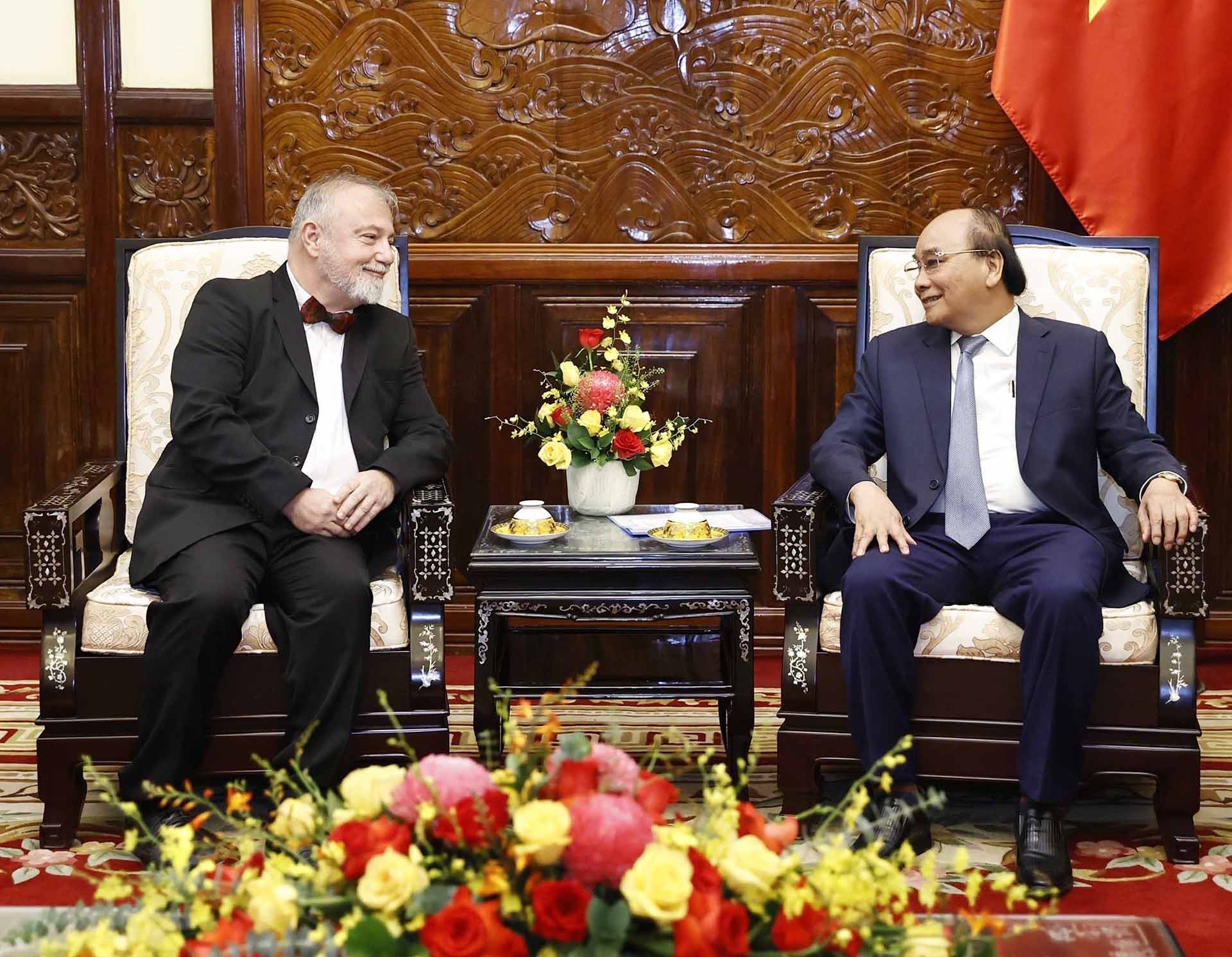 Chủ tịch nước Nguyễn Xuân Phúc tiếp các Đại sứ Anh, Na Uy, Đan Mạch và Czech trình Quốc thư Chủ tịch nước Nguyễn Xuân Phúc tiếp các Đại sứ Anh, Na Uy, Đan Mạch và Czech trình Quốc thư