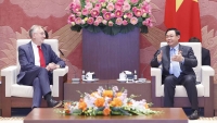 Chủ tịch Quốc hội Vương Đình Huệ tiếp Chủ tịch Ủy ban Thương mại quốc tế của Nghị viện châu Âu