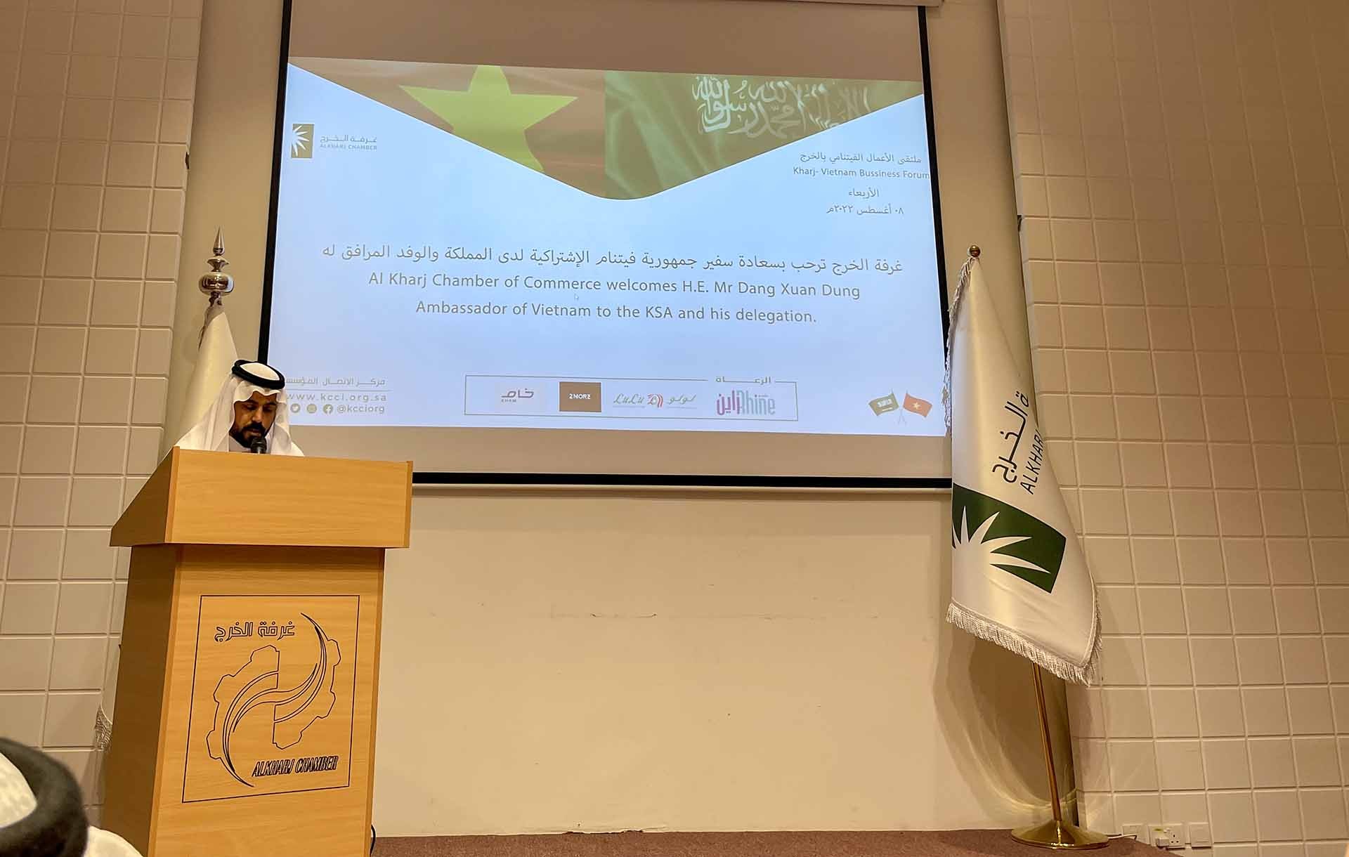 Ông Abdullaziz Al Ali - Board Member Phòng Thương mại Al Kharj đọc diễn văn khai mạc Diễn đàn doanh nghiệp