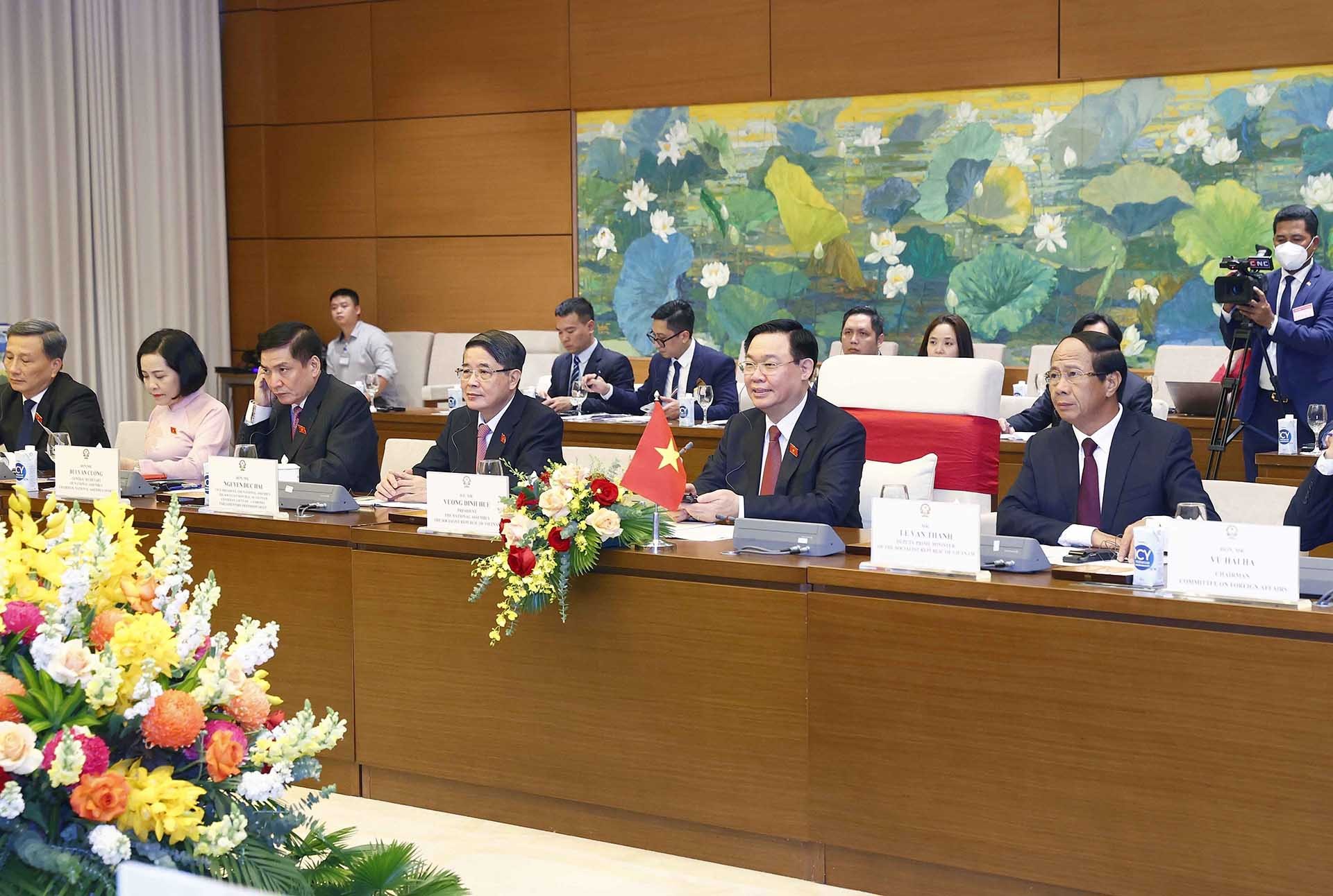 Chủ tịch Quốc hội Vương Đình Huệ phát biểu tại hội đàm. (Nguồn: TTXVN)