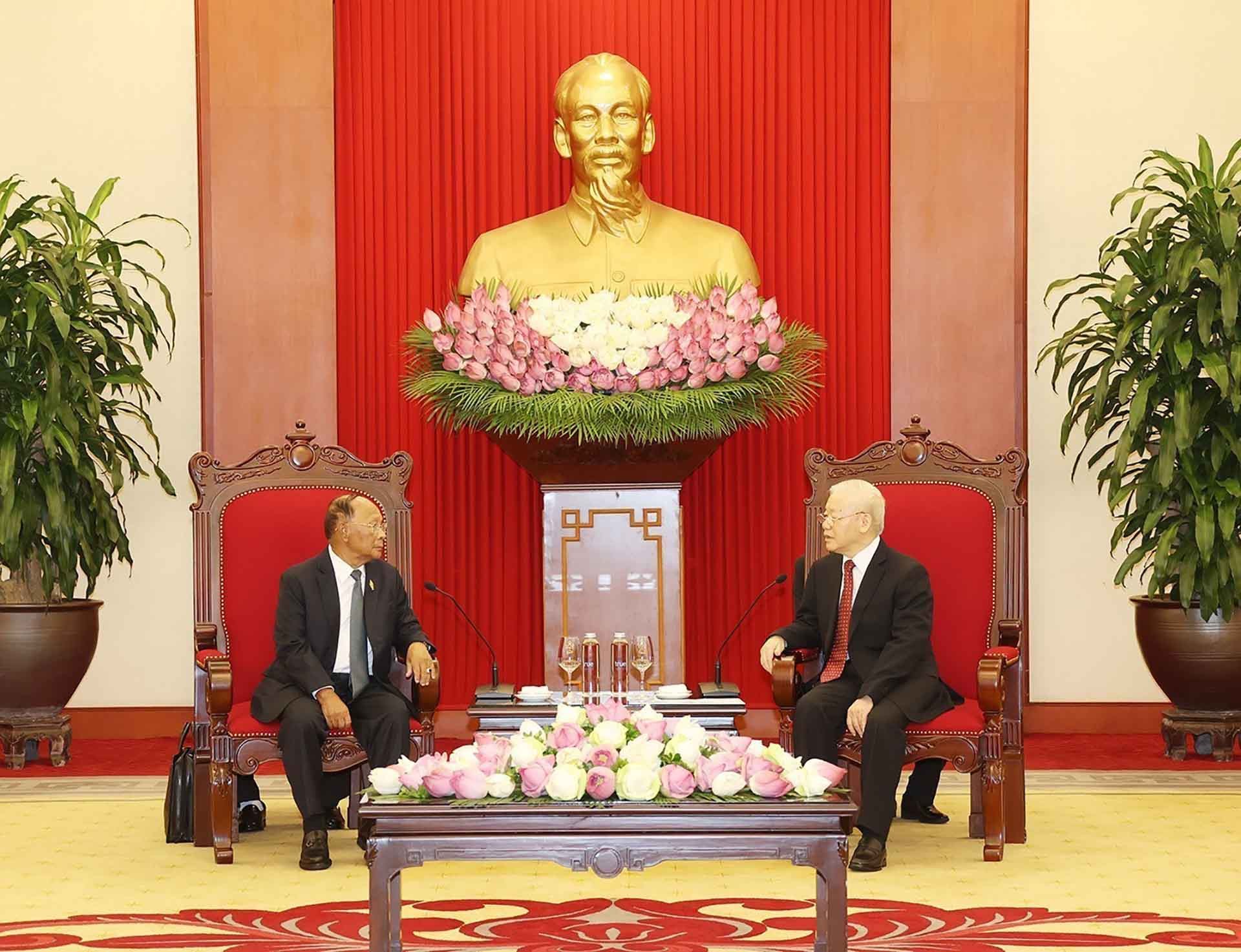 Tổng Bí thư Nguyễn Phú Trọng tiếp Chủ tịch Danh dự Đảng Nhân dân Campuchia, Chủ tịch Quốc hội Vương Quốc Campuchia Samdech Heng Samrin. (Nguồn: TTXVN) Tổng Bí thư Nguyễn Phú Trọng tiếp Chủ tịch Danh dự Đảng Nhân dân Campuchia, Chủ tịch Quốc hội Vương Quốc Campuchia Samdech Heng Samrin. (Nguồn: TTXVN)