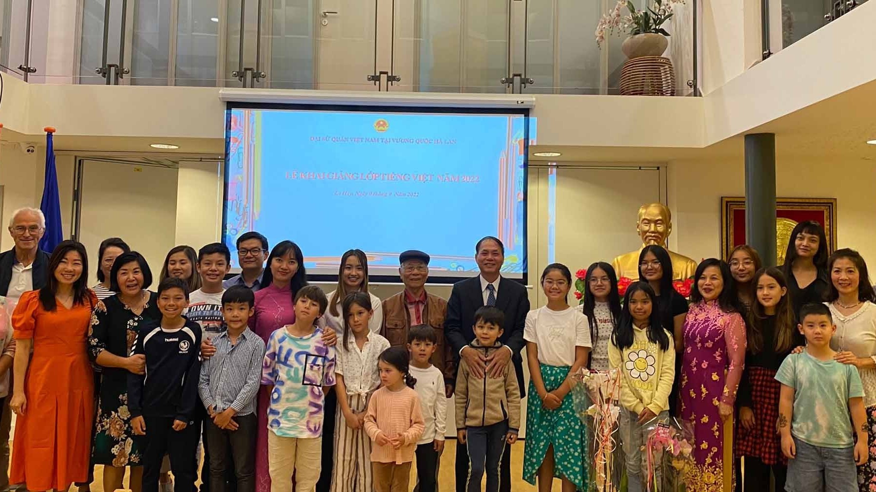 Khai giảng lớp tiếng Việt dành cho con em kiều bào tại Hà Lan