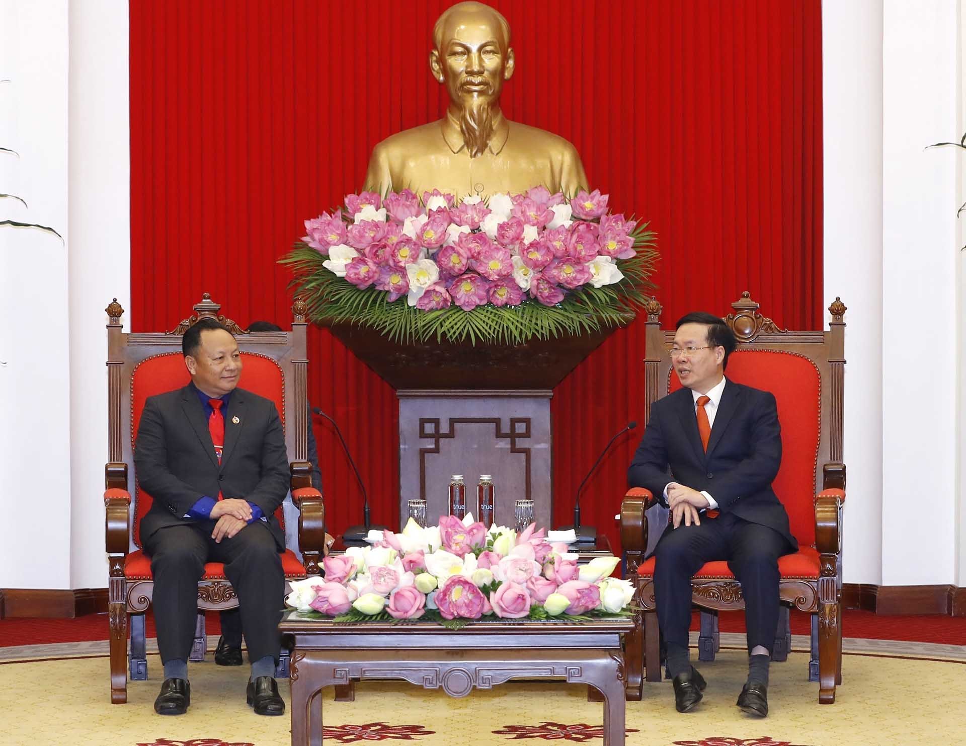 Thường trực Ban Bí thư Võ Văn Thưởng tiếp đồng chí Monexay Laomouasong, Bí thư Trung ương Đoàn Thanh niên Nhân dân Cách mạng Lào. (Nguồn: TTXVN)