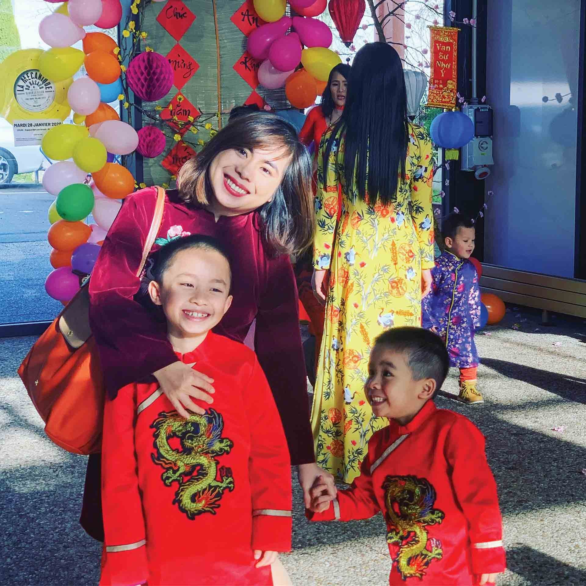 Chim Sâu Hoàng Thu Trang và hai con trai tại Pháp. (Ảnh: NVCC)