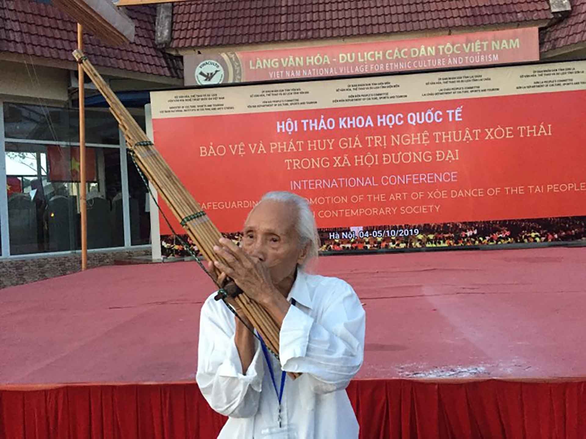 Nghệ nhân Lò Văn Biến. Nghệ nhân Lò Văn Biến.