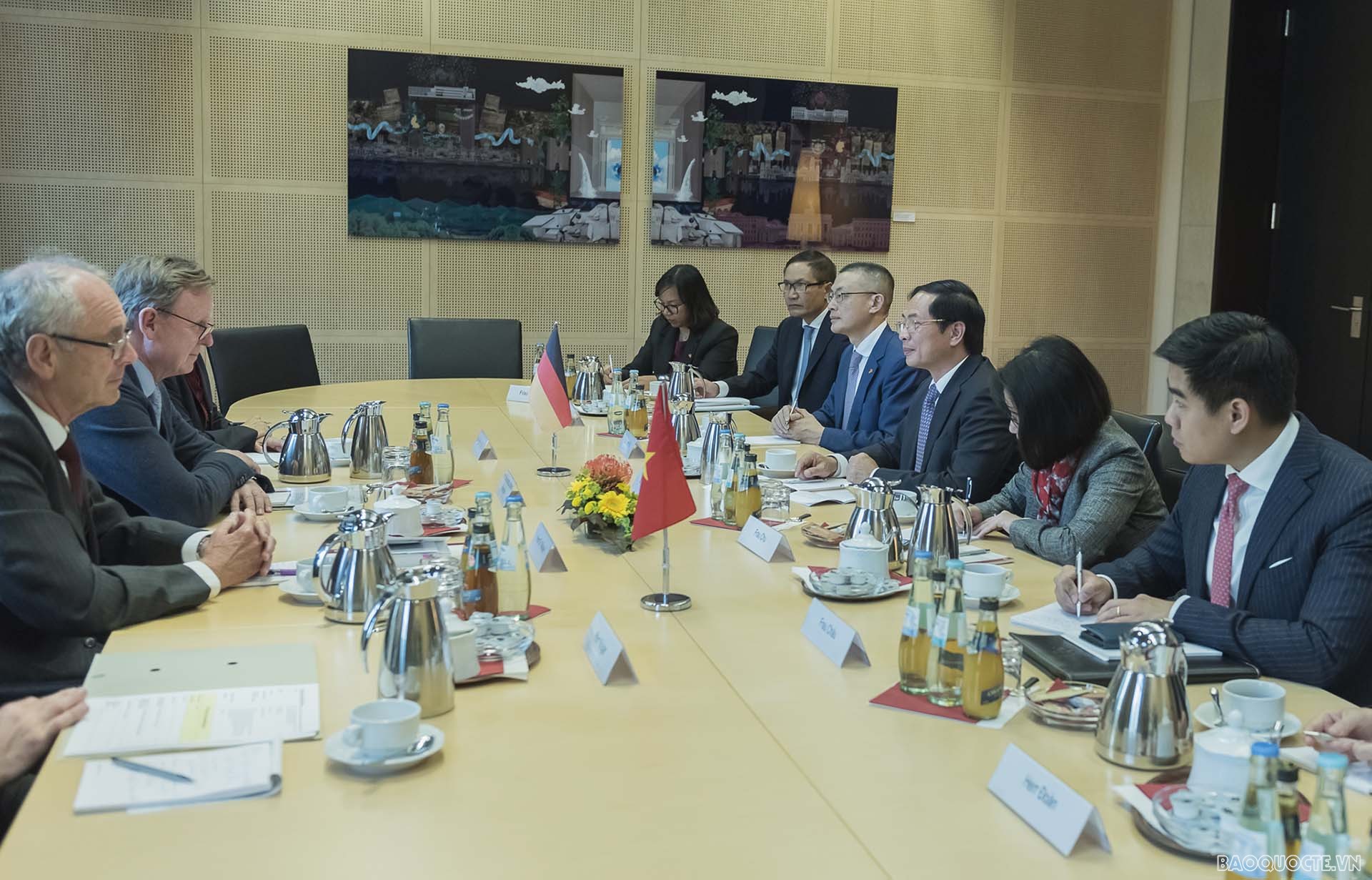 Bộ trưởng Ngoại giao Bùi Thanh Sơn chào xã giao Chủ tịch Hội đồng Liên bang Đức kiêm Thủ hiến bang Thuringia