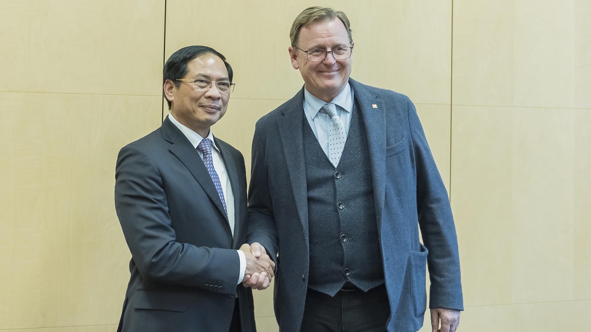 Bộ trưởng Ngoại giao Bùi Thanh Sơn đề nghị Quốc hội Đức sớm phê chuẩn EVIPA, ủng hộ EC gỡ thẻ vàng với thủy sản Việt Nam