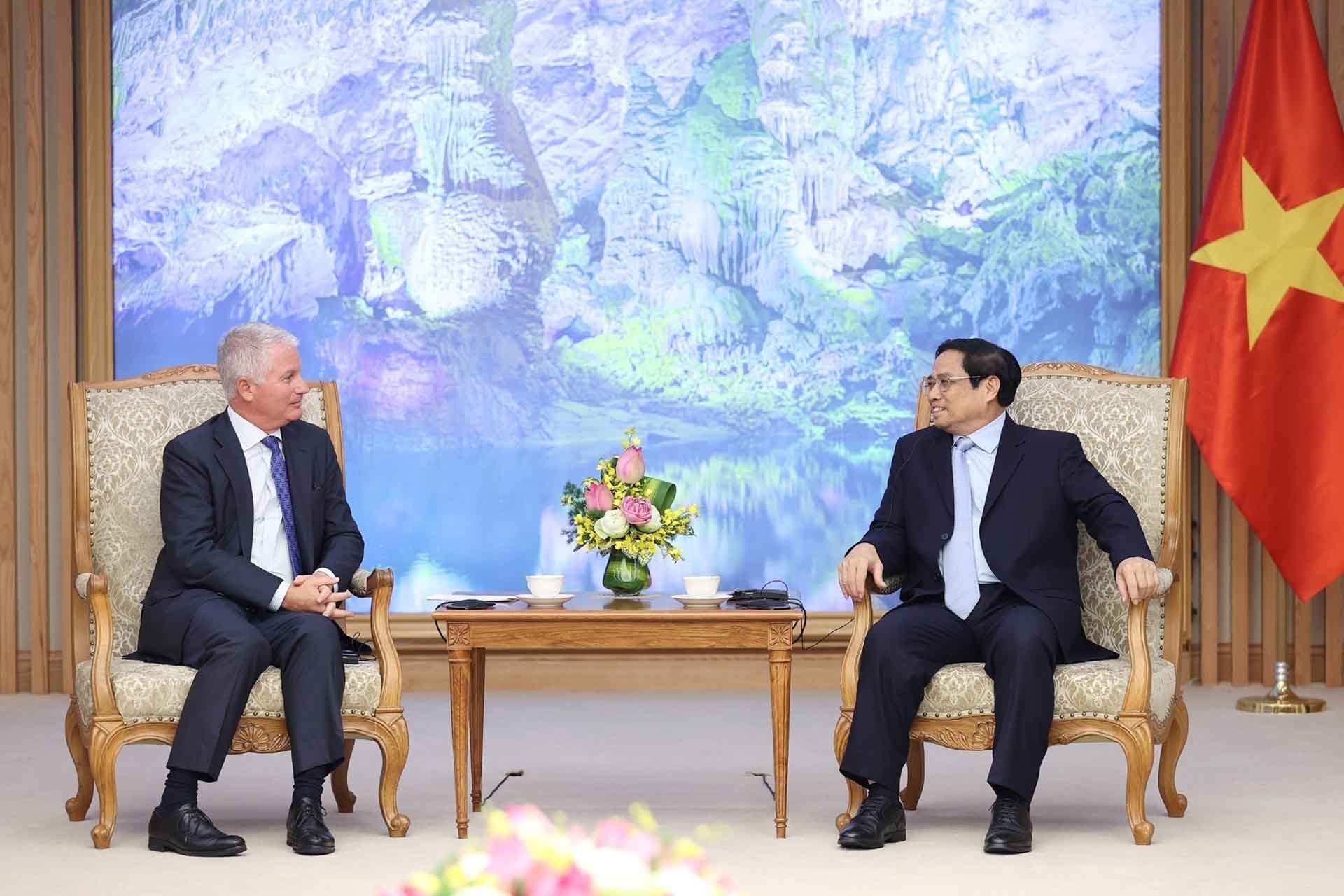 Thủ tướng Phạm Minh Chính tiếp ông Charles R. Kaye, Tổng giám đốc toàn cầu Tập đoàn Warburg Pincus (Hoa Kỳ). (Nguồn: TTXVN)