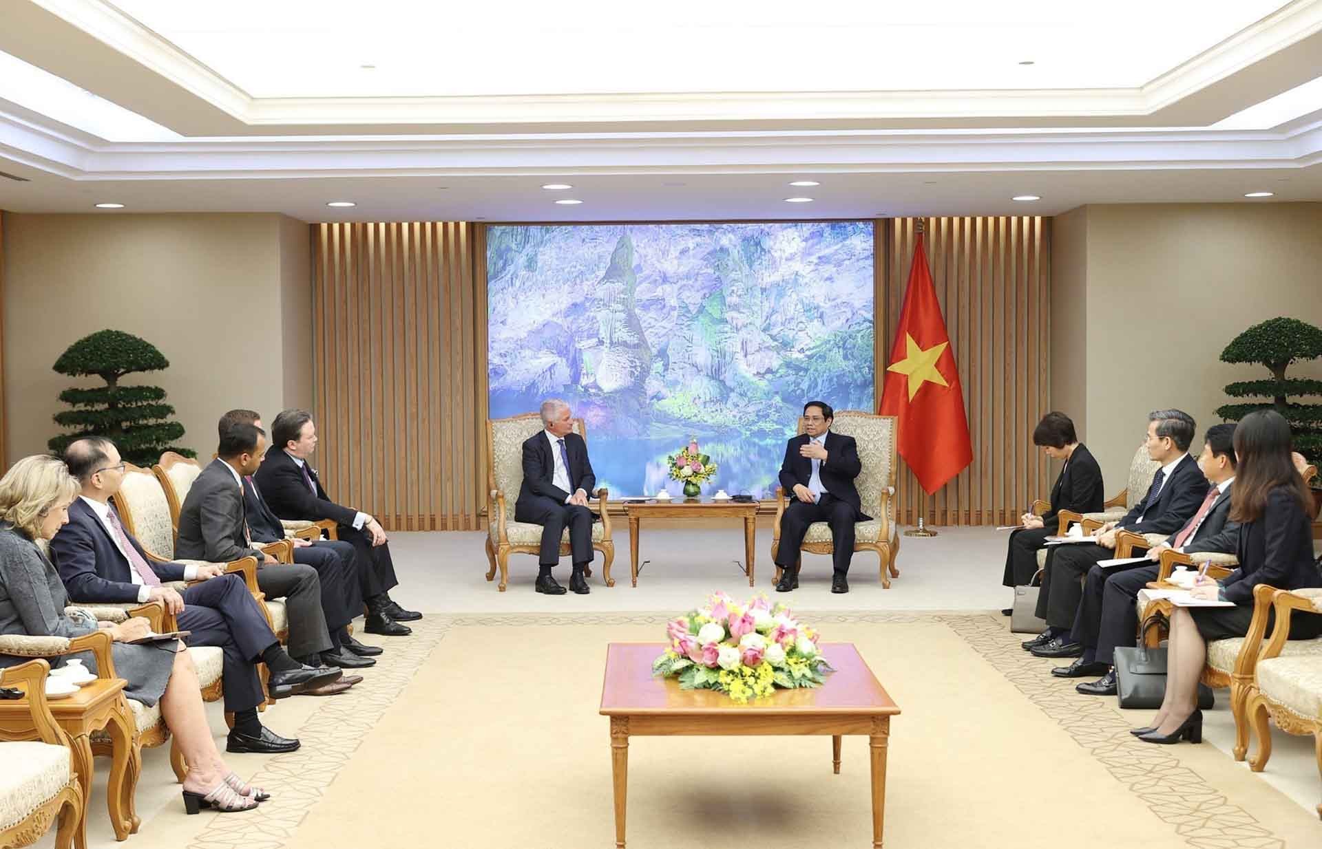 Thủ tướng Phạm Minh Chính tiếp ông Charles R. Kaye, Tổng giám đốc toàn cầu Tập đoàn Warburg Pincus (Hoa Kỳ). (Nguồn: TTXVN)