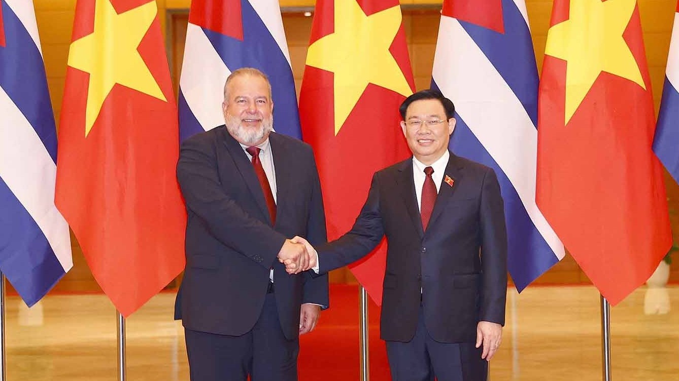 Chủ tịch Quốc hội Vương Đình Huệ hội kiến Thủ tướng Cuba Manuel Marrero Cruz