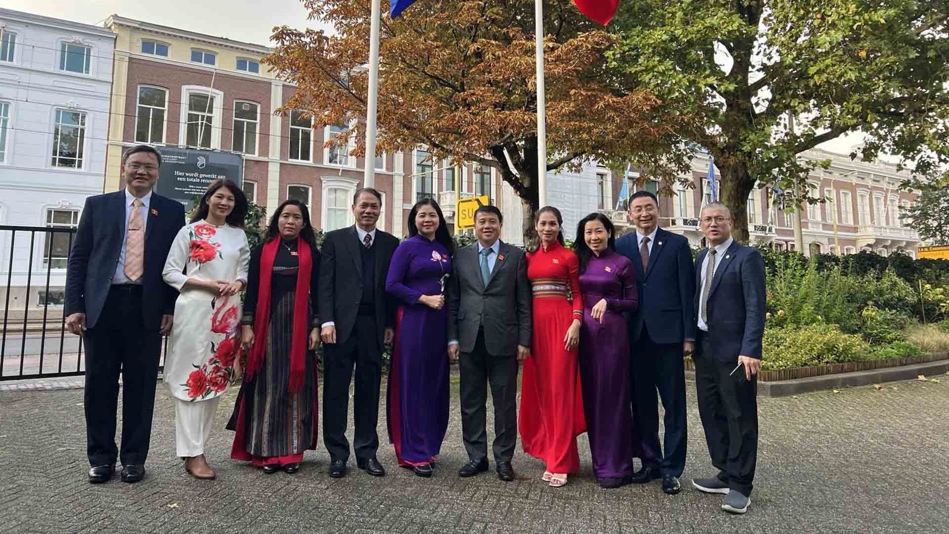 Đoàn đại biểu Hội đồng Dân tộc Quốc hội làm việc tại Hà Lan