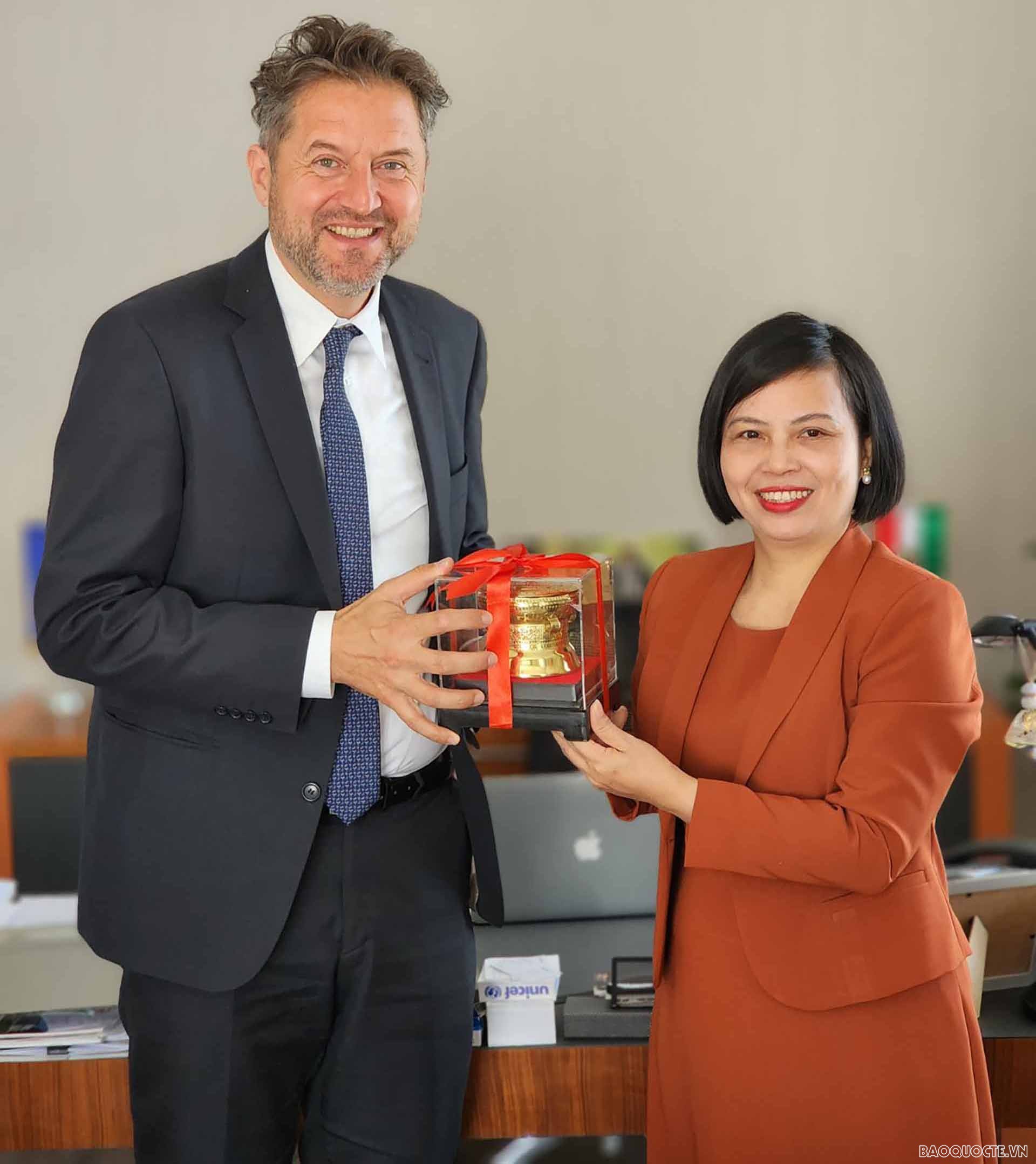 Đại sứ Nguyễn Thị Bích Thảo làm việc với Thị trưởng Zalasentgrót.