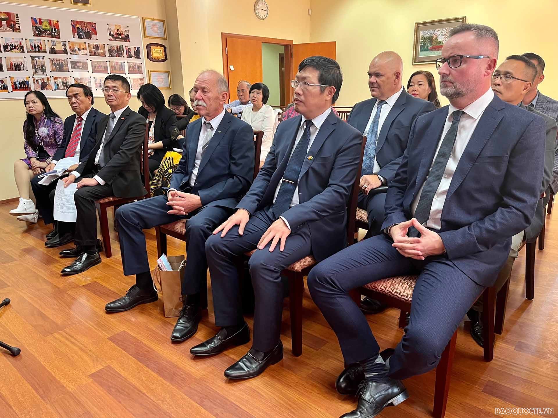 Các đại biểu tham dự Tọa đàm.