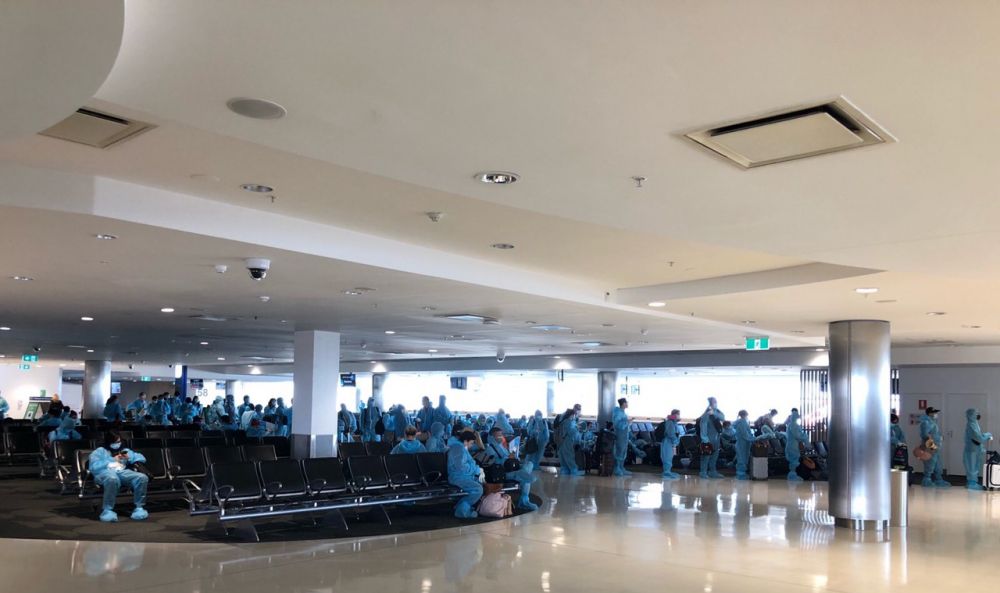 các cơ quan chức năng Việt Nam phối hợp với các cơ quan chức năng sở tại đưa hơn 350 công dân Việt Nam từ Australia và New Zealand về nước an toàn. Tiếp tục đưa hơn 350 công dân Việt Nam từ Australia và New Zealand về nước