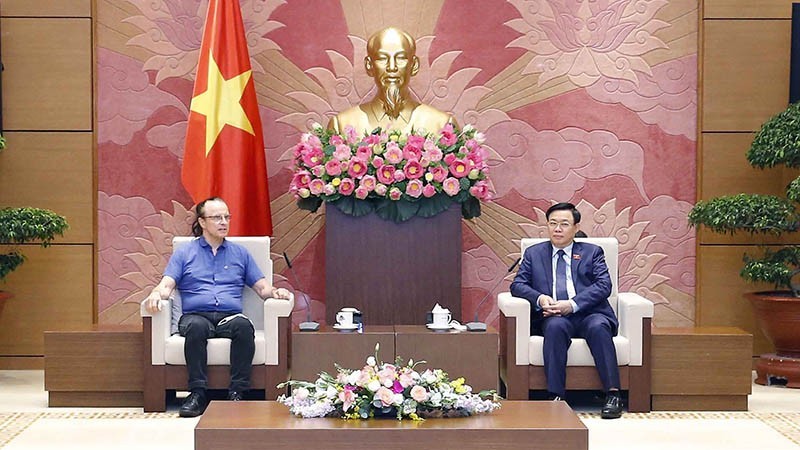 Chủ tịch Quốc hội Vương Đình Huệ tiếp Giám đốc Công nghệ Công ty NG Biotech