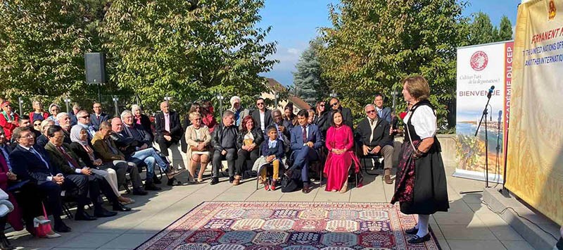 Nghệ sỹ dân gian Sophie Demierre từ thành phố Gruyere trình bày 2 khúc dân ca của vùng Thủ đô Bern trong Ngày Văn hóa Việt Nam – Thuỵ Sỹ tại Phái đoàn Việt Nam tại Geneva, 16/10.