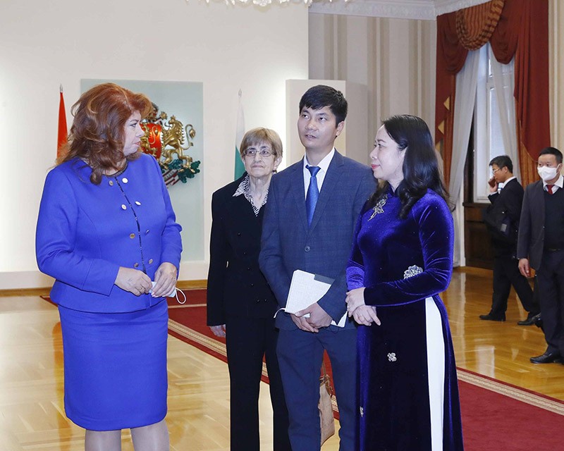 Phó Chủ tịch nước Võ Thị Ánh Xuân và Phó Tổng thống Cộng hoà Bulgaria Iliana Iotova. Phó Chủ tịch nước Võ Thị Ánh Xuân và Phó Tổng thống Cộng hoà Bulgaria Iliana Iotova.
