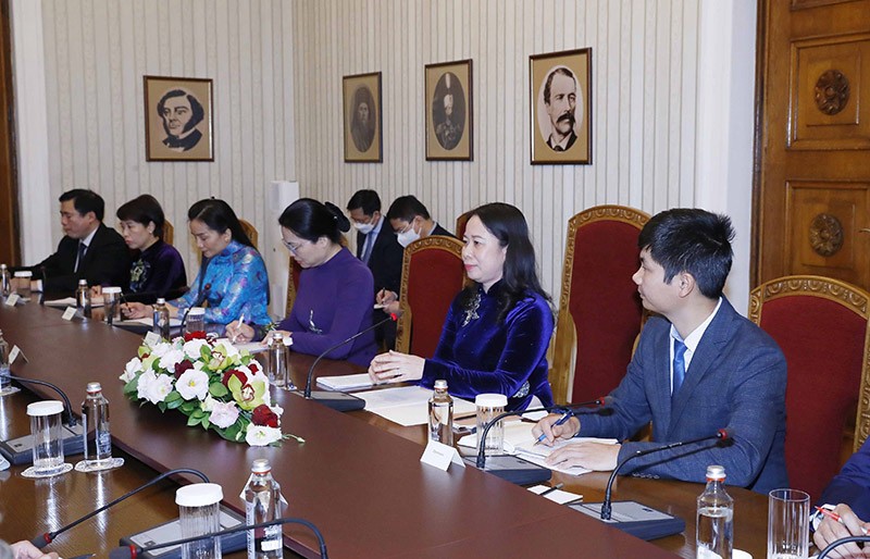 Phó Chủ tịch nước Võ Thị Ánh Xuân hội đàm với Phó Tổng thống Cộng hoà Bulgaria Iliana Iotova. Phó Chủ tịch nước Võ Thị Ánh Xuân hội đàm với Phó Tổng thống Cộng hoà Bulgaria Iliana Iotova.