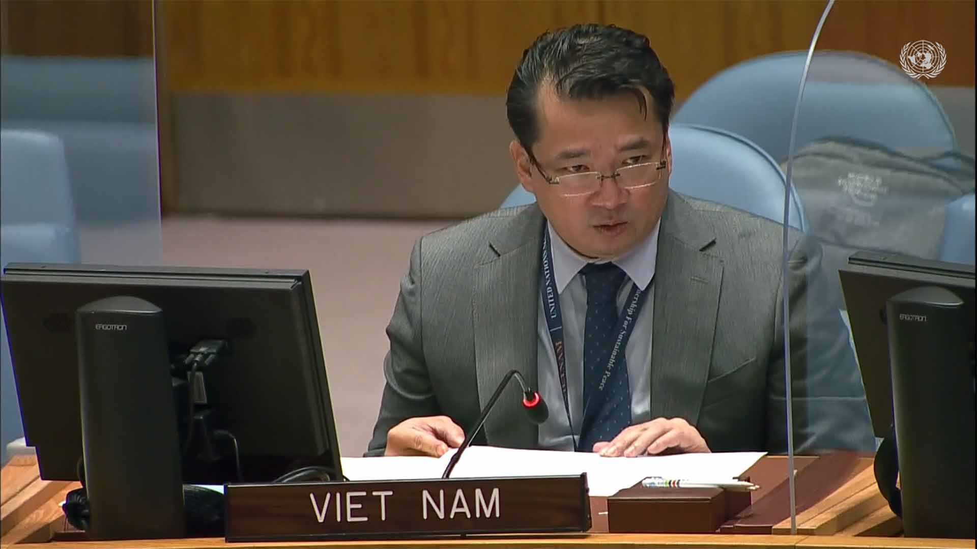 Đại sứ Phạm Hải Anh, Đại biện lâm thời của Việt Nam tại LHQ phát biểu tại cuộc họp. Đại sứ Phạm Hải Anh, Đại biện lâm thời của Việt Nam tại LHQ phát biểu tại cuộc họp.