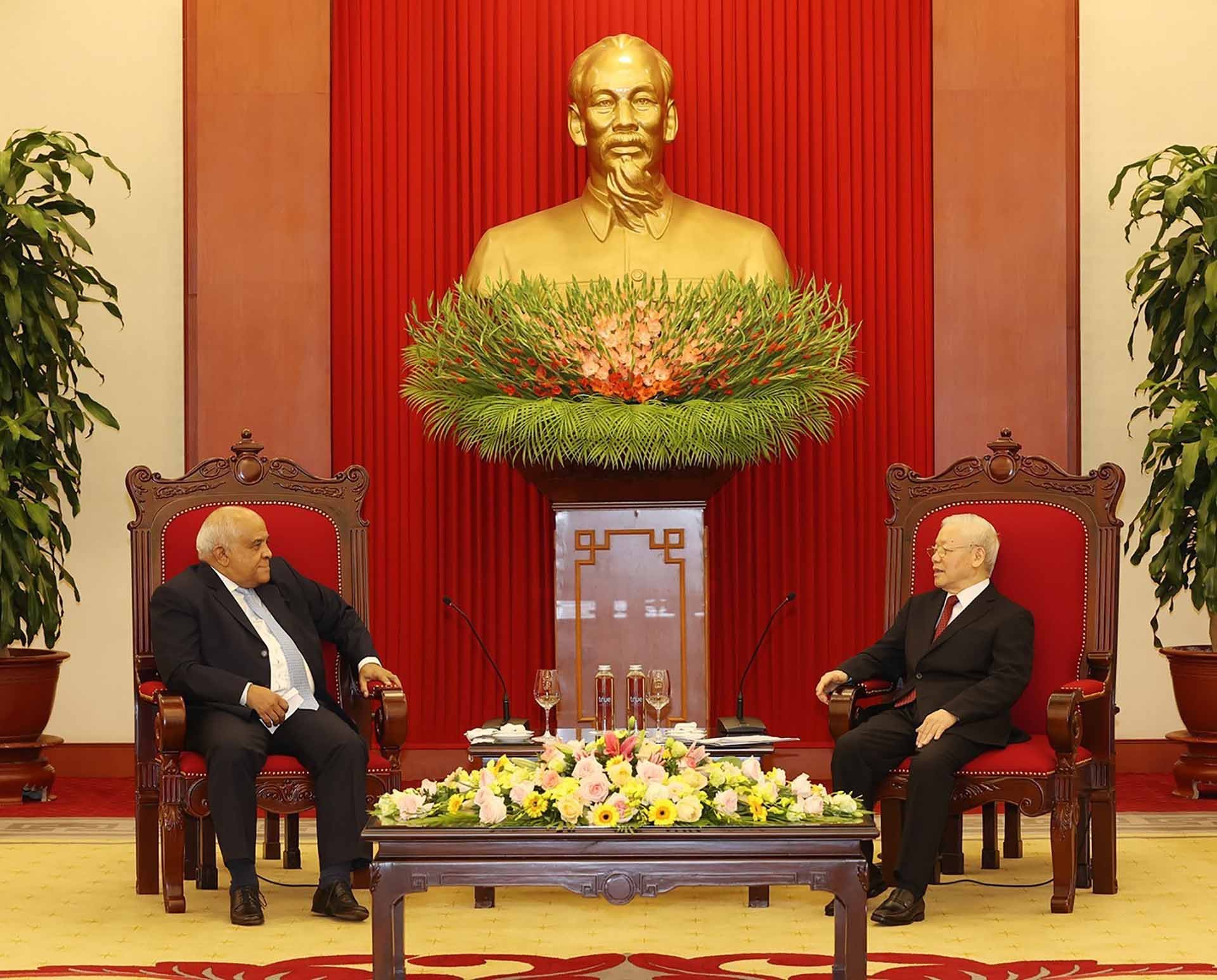 Tổng Bí thư Nguyễn Phú Trọng tiếp Đại sứ Cộng hòa Cuba Orlando Nicolás Hernández Guillén. (Nguồn: TTXVN) Tổng Bí thư Nguyễn Phú Trọng tiếp Đại sứ Cộng hòa Cuba Orlando Nicolás Hernández Guillén. (Nguồn: TTXVN)