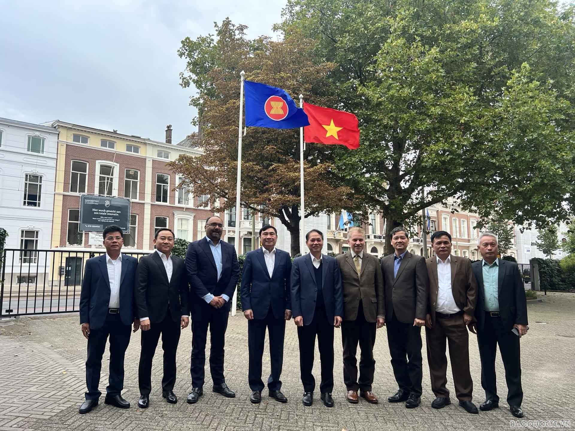 Đoàn Ban Nội chính Trung ương tìm hiểu về phòng chống tham nhũng tại Hà Lan Đoàn Ban Nội chính Trung ương tìm hiểu về phòng chống tham nhũng tại Hà Lan