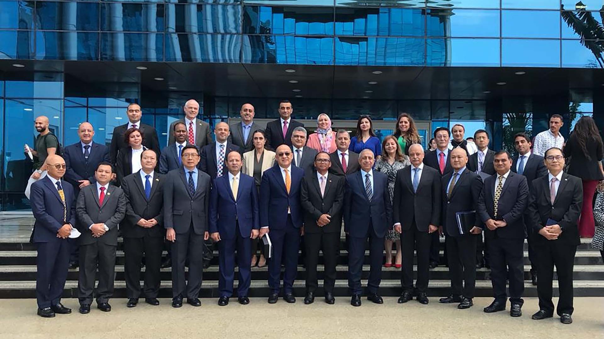 Đại sứ Việt Nam tại Ai Cập tiếp xúc với Học viện khoa học, kỹ thuật, hàng hải Arab