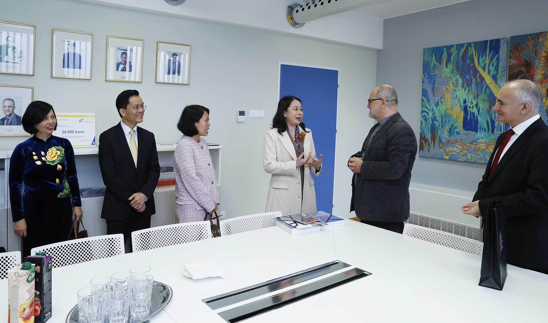 Phó Chủ tịch nước Võ Thị Ánh Xuân thăm Học viện Âm nhạc thuộc Trường Đại học Tổng hợp Zagreb, Croatia. (Nguồn: TTXVN)