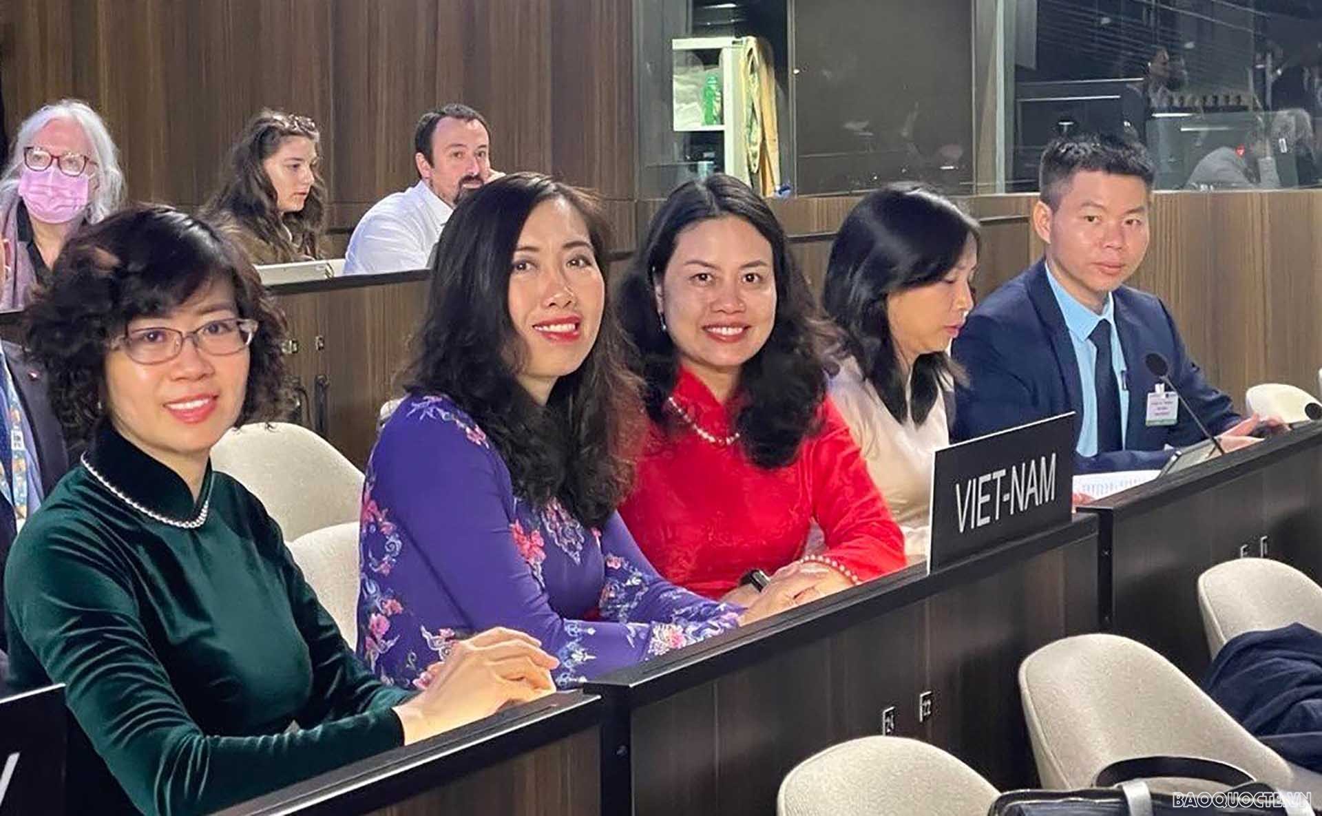 Bà Lê Thị Thu Hằng, Trợ lý Bộ trưởng Ngoại giao và đoàn Việt Nam tại phiên họp.