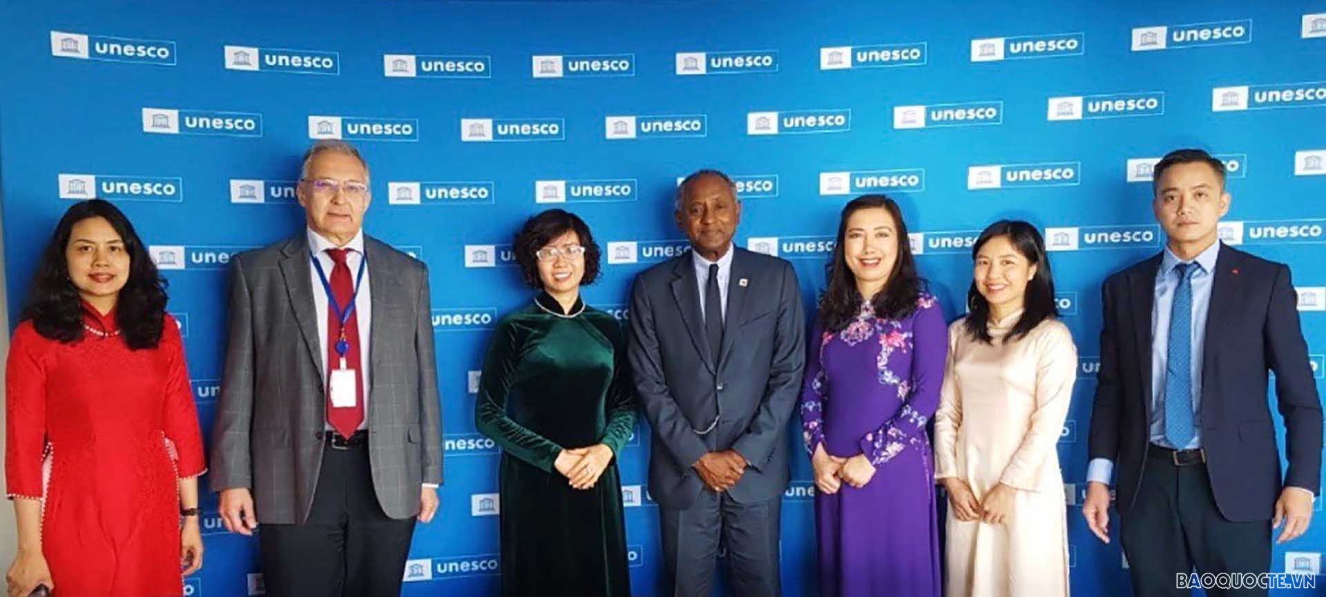 Bà Lê Thị Thu Hằng, Trợ lý Bộ trưởng Ngoại giao, Trưởng Đoàn Việt Nam gặp làm việc với lãnh đạo UNESCO.