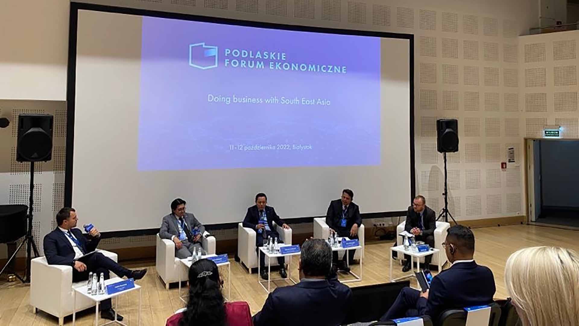 Đại sứ Việt Nam tại Ba Lan tham dự Diễn đàn Kinh tế Podlaskie lần thứ nhất