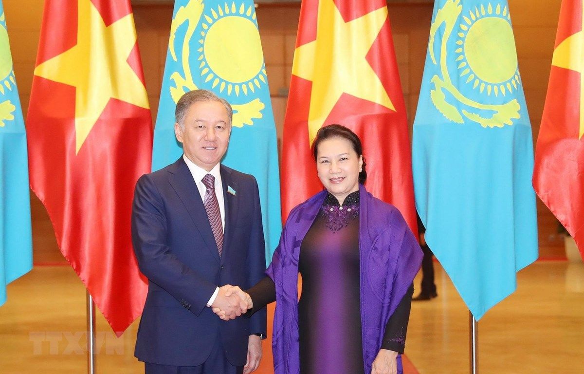 Chủ tịch Quốc hội Nguyễn Thị Kim Ngân hội đàm với Chủ tịch Hạ viện Kazakhstan