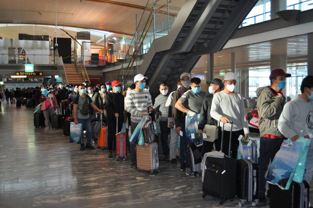 Hành khách trên chuyến bay chủ yếu là người lao động thời vụ đã hết hạn hợp đồng và các công dân có hoàn cảnh đặc biệt khó khăn. Đưa gần 340 công dân Việt Nam từ Na Uy, Mozambique, Nam Phi, Qatar về nước