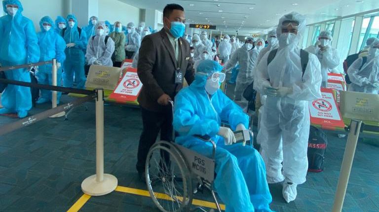 Đưa gần 240 công dân Việt Nam từ Brunei về đến sân bay quốc tế Cam Ranh an toàn