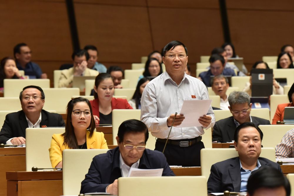 Đại biểu Trần Văn Tiến (tỉnh Vĩnh Phúc). Quốc hội thảo luận về tình hình kinh tế-xã hội và ngân sách nhà nước