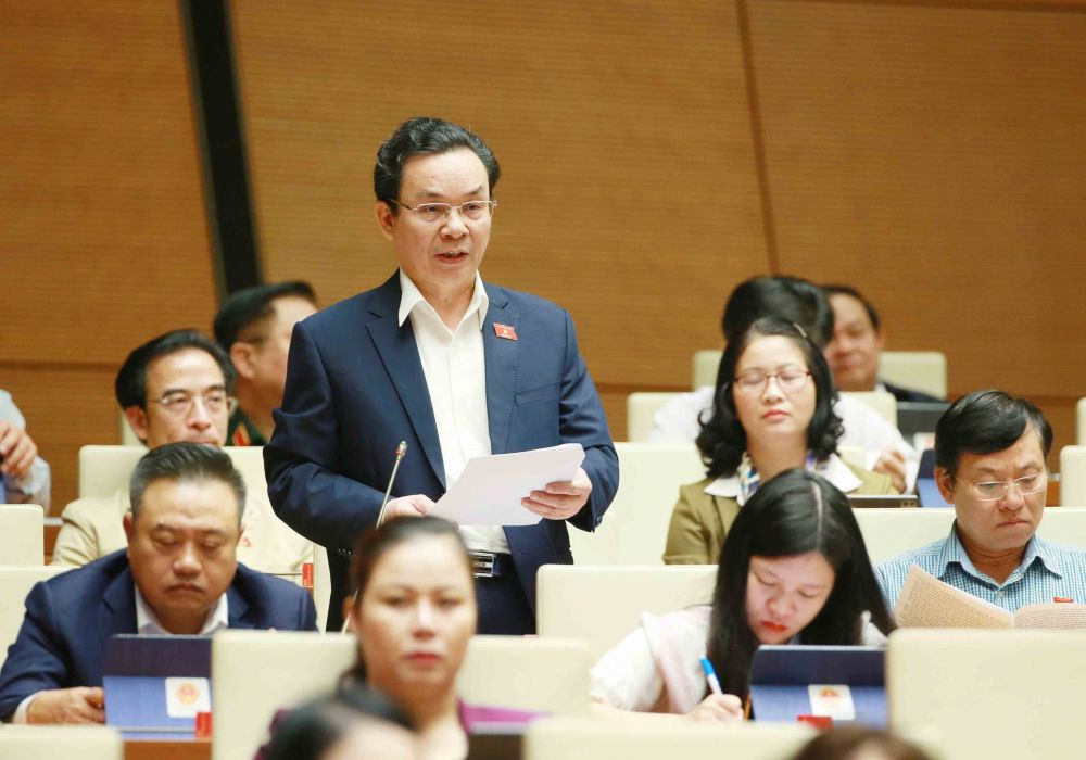 Đại biểu Quốc hội thành phố Hà Nội Hoàng Văn Cường phát biểu. (Ảnh: Phương Hoa/TTXVN) Kỳ họp thứ 10, Quốc hội khóa XIV: Đề xuất đẩy mạnh đầu tư phát triển nguồn nhân lực