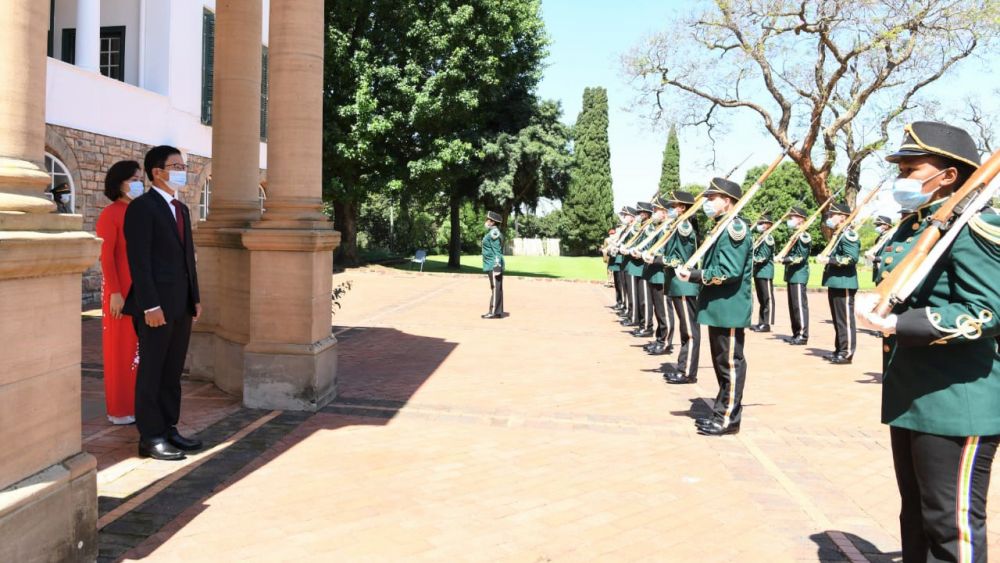 Đại sứ Hoàng Văn Lợi trình Thư ủy nhiệm lên Tổng thống Nam Phi