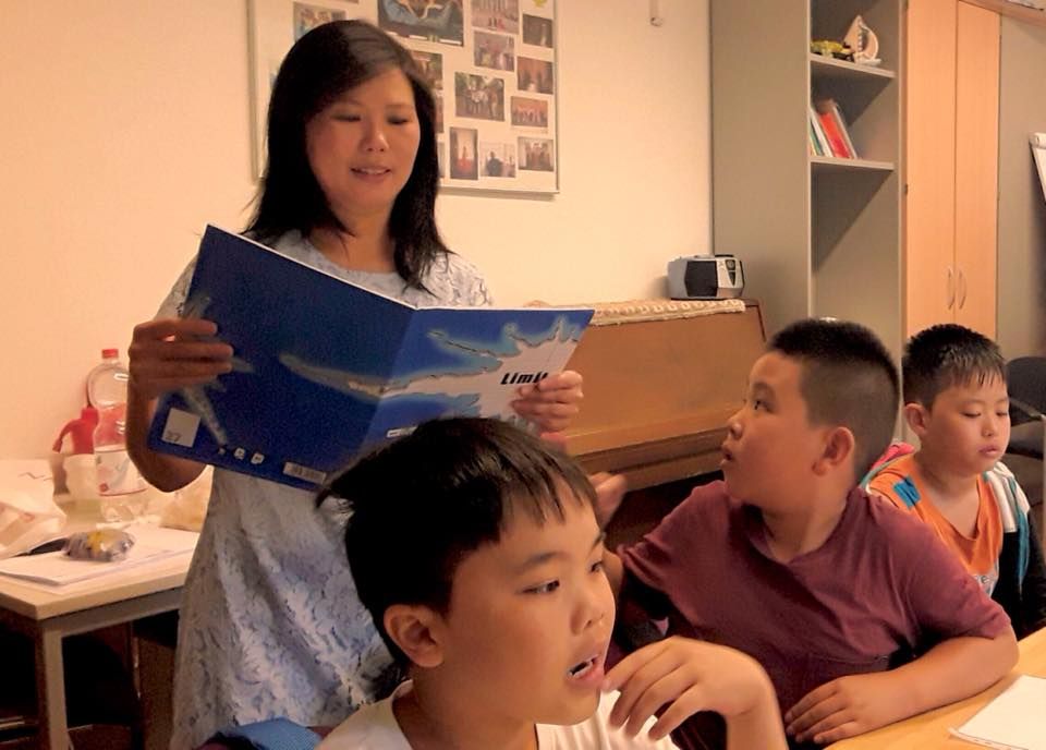 Cô Thanh Tâm bên những học trò nhỏ.