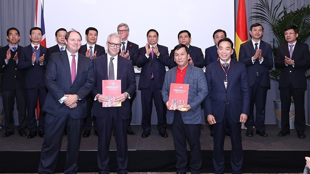 Thủ tướng chứng kiến lễ ký kết, trao 26 thỏa thuận hợp tác giữa các bộ, ngành, doanh nghiệp của Việt Nam và Anh