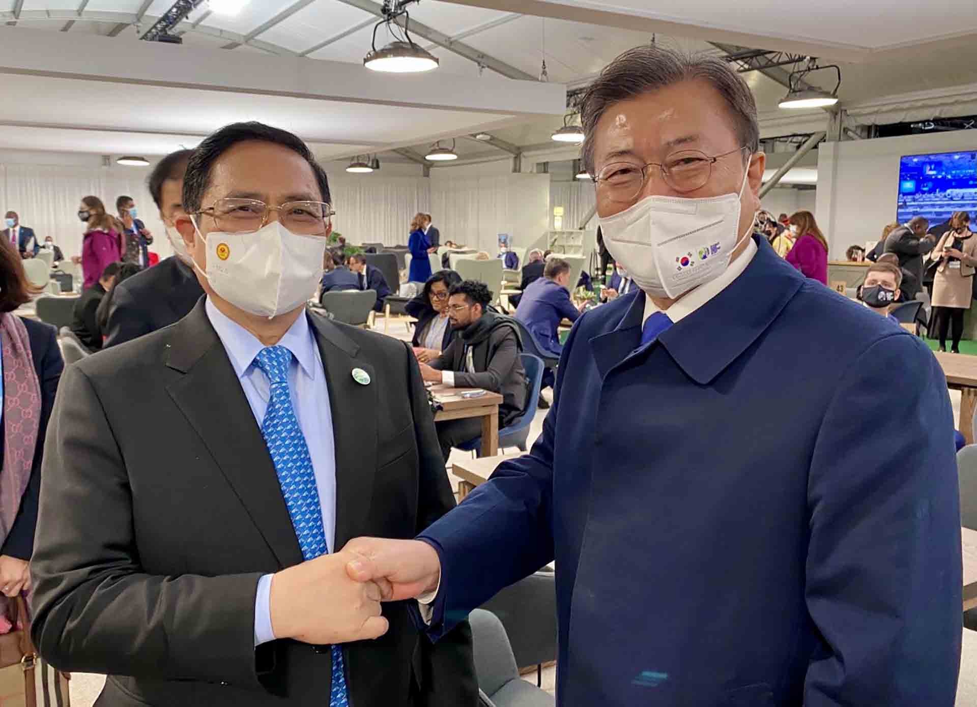 Thủ tướng Chính phủ Phạm Minh Chính gặp Tổng thống Hàn Quốc Moon Jea In. Ảnh TTXVN