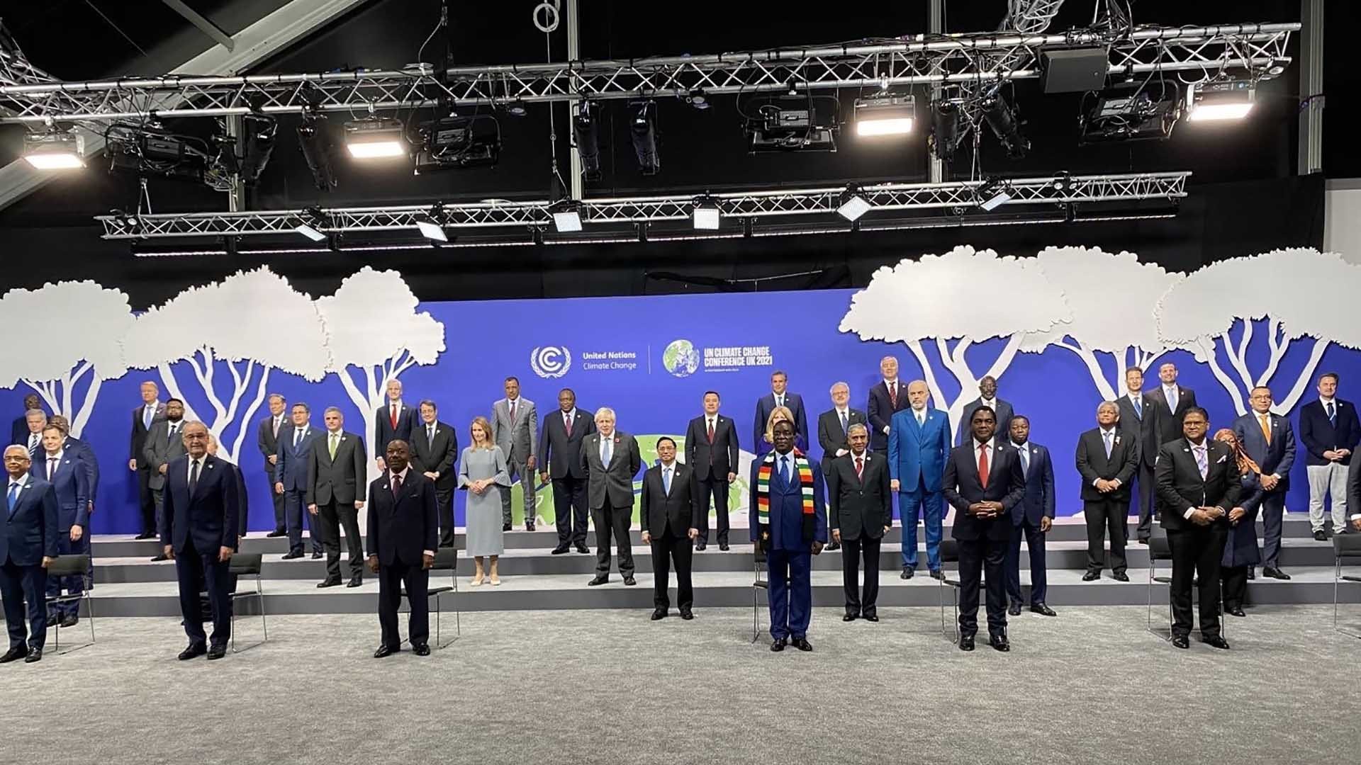 Thủ tướng Chính phủ Phạm Minh Chính chụp ảnh chung cùng các nước tham gia Tuyên bố rừng và sử dụng đất tại sự kiện “Hành động về rừng và sử dụng đất”. (Nguồn: TTXVN) Thủ tướng Chính phủ Phạm Minh Chính chụp ảnh chung cùng các nước tham gia Tuyên bố rừng và sử dụng đất tại sự kiện “Hành động về rừng và sử dụng đất”. (Nguồn: TTXVN)