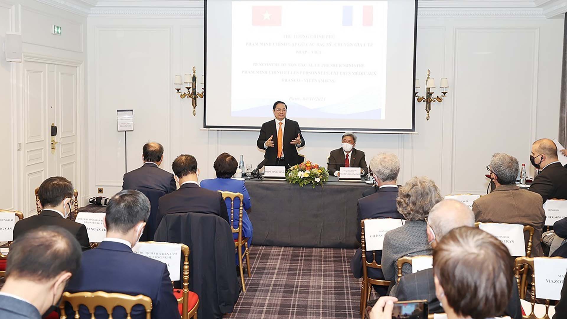 Thủ tướng Phạm Minh Chính phát biểu tại buổi gặp các bác sỹ, chuyên gia y tế Pháp – Việt. (Nguồn: TTXVN)