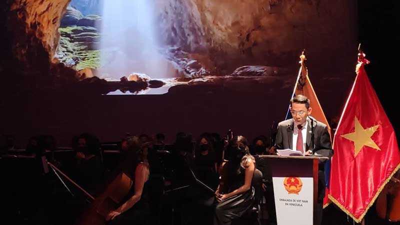 Đại sứ Lê Viết Duyên phát biểu tại sự kiện. Đại sứ Lê Viết Duyên phát biểu tại sự kiện.