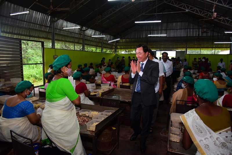 Đại sứ Phạm Sanh Châu đã thăm một số cơ sở sản xuất