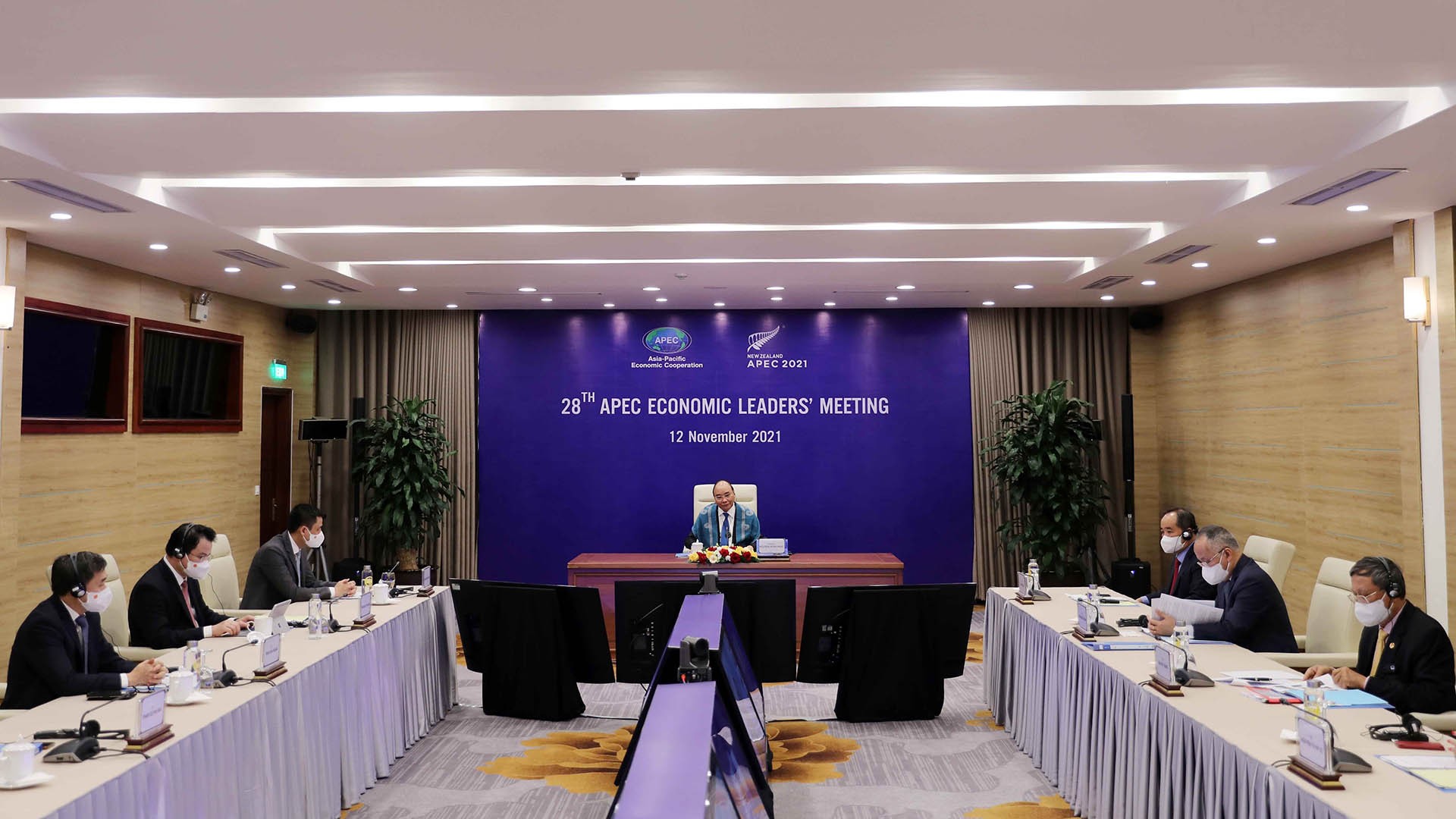 Chủ tịch nước Nguyễn Xuân Phúc và đoàn đại biểu Việt Nam tại điểm cầu Hà Nội. (Nguồn: TTXVN)