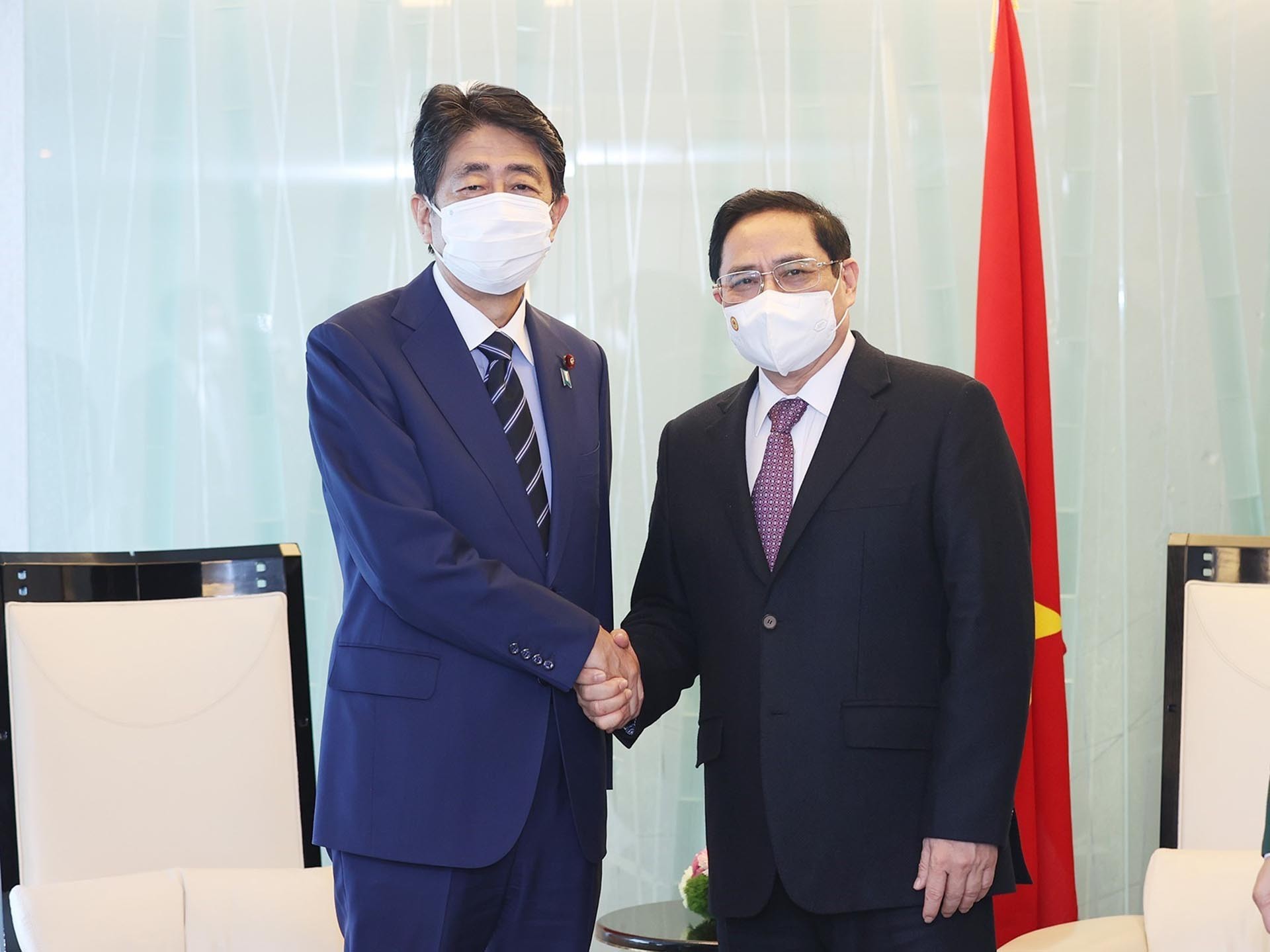 Thủ tướng Phạm Minh Chính tiếp cựu Thủ tướng Nhật Bản Abe Shinzo. (Nguồn: TTXVN)