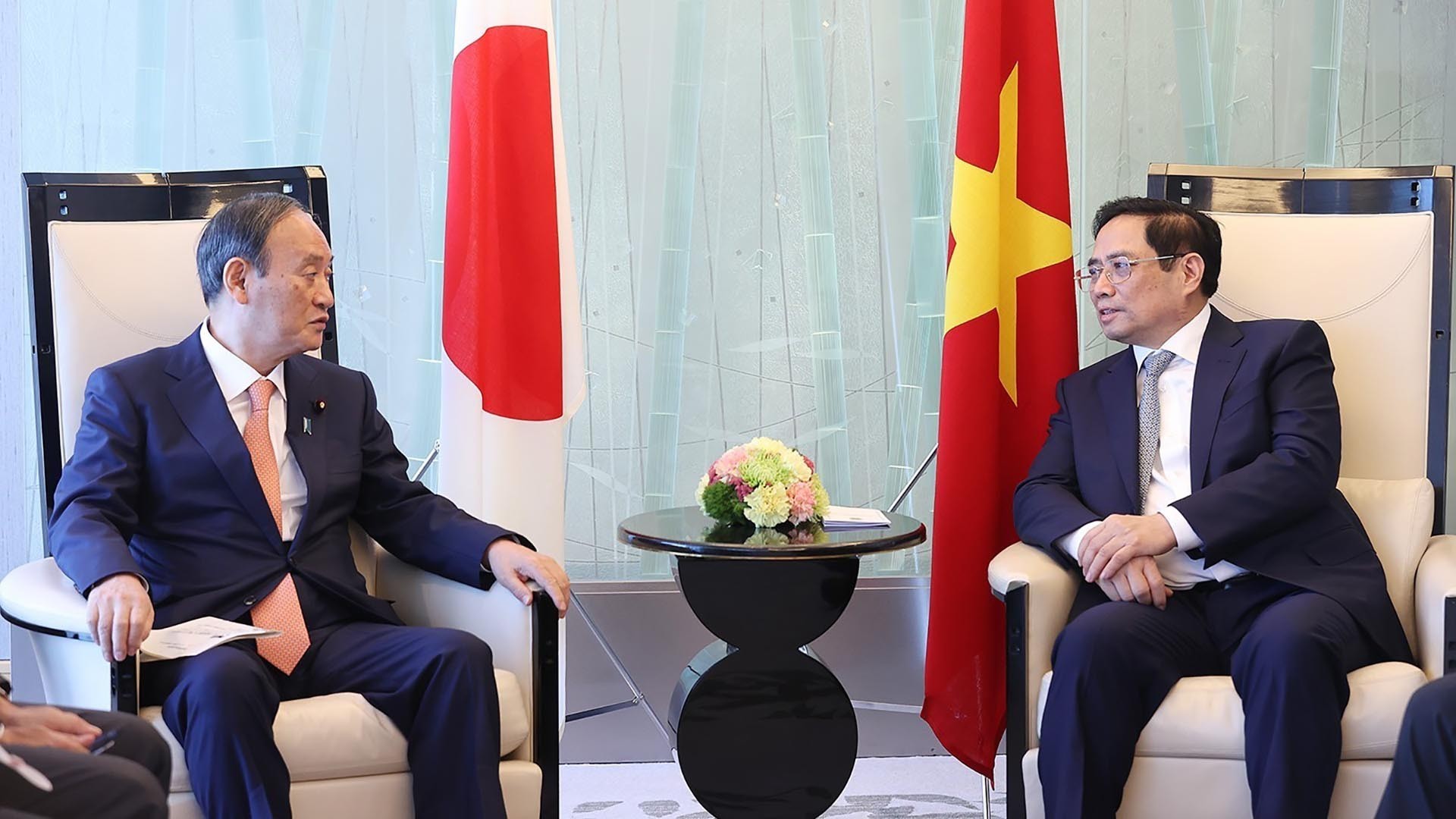 Thủ tướng Phạm Minh Chính tiếp cựu Thủ tướng Nhật Bản Suga Yoshihide