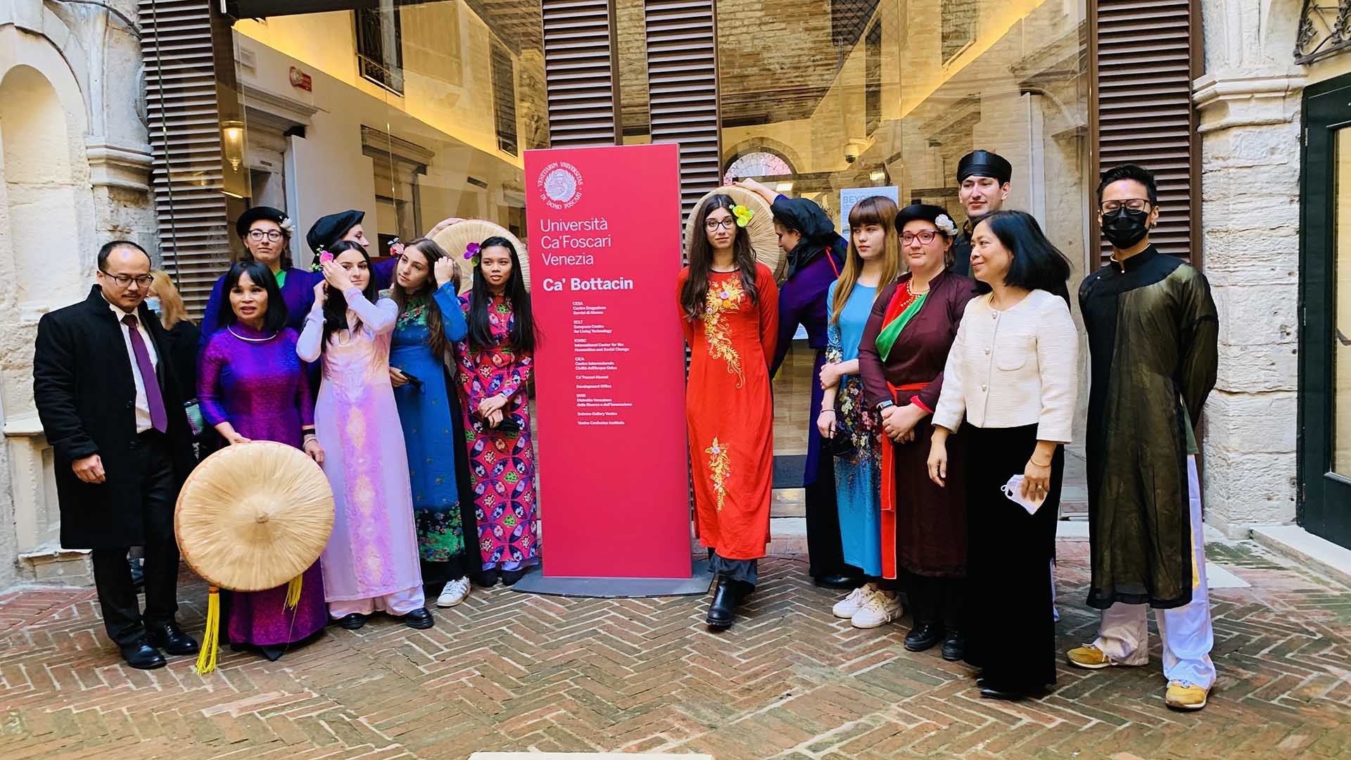 Tăng cường hợp tác kinh tế và giáo dục đại học với vùng Veneto, Italy