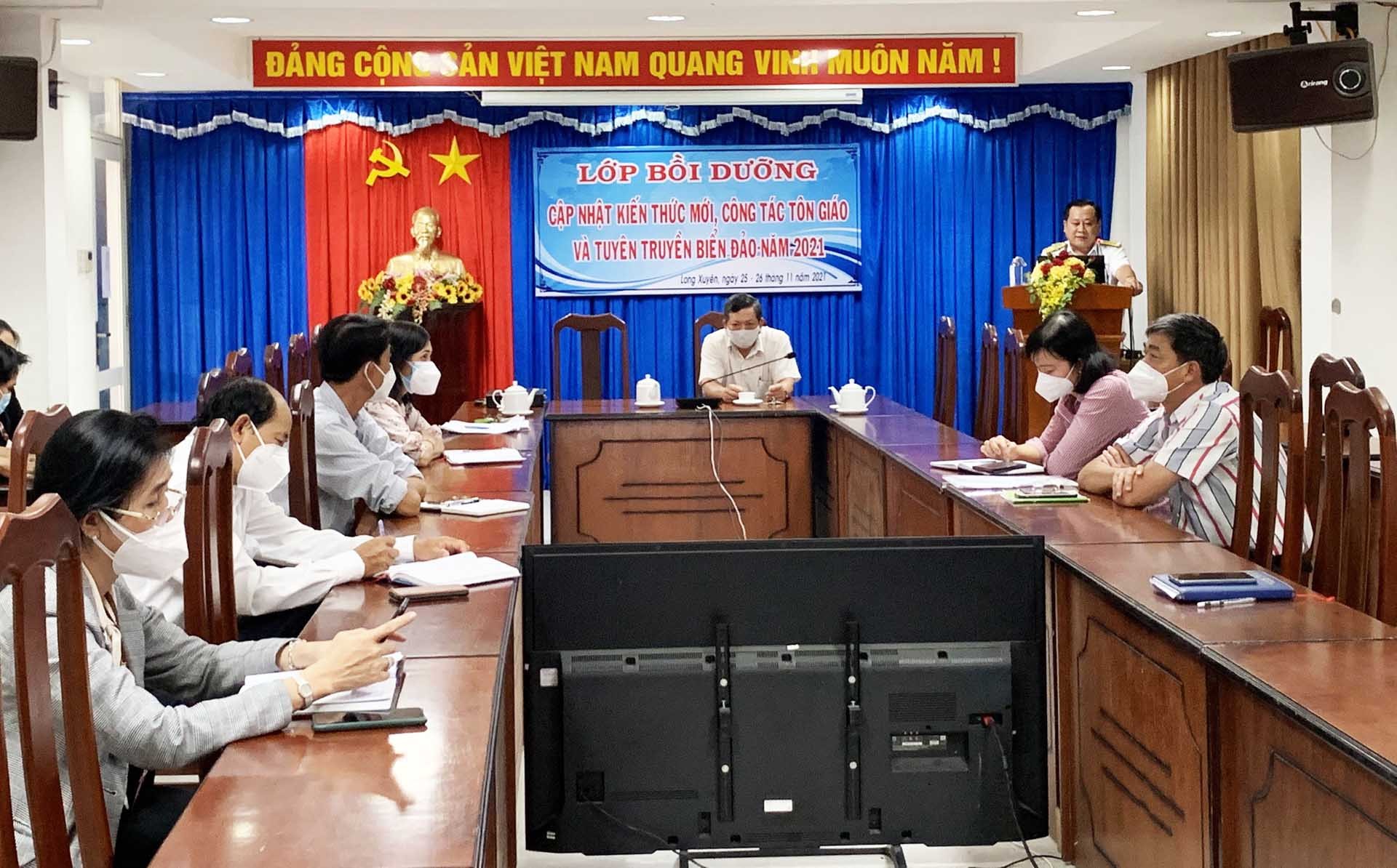 Lữ đoàn 962, Quân khu 9 phối hợp với Ban Tuyên giáo Thành ủy Long Xuyên, An Giang tổ chức tuyên truyền biển, đảo năm 2021. Lữ đoàn 962, Quân khu 9 phối hợp với Ban Tuyên giáo Thành ủy Long Xuyên, An Giang tổ chức tuyên truyền biển, đảo năm 2021.